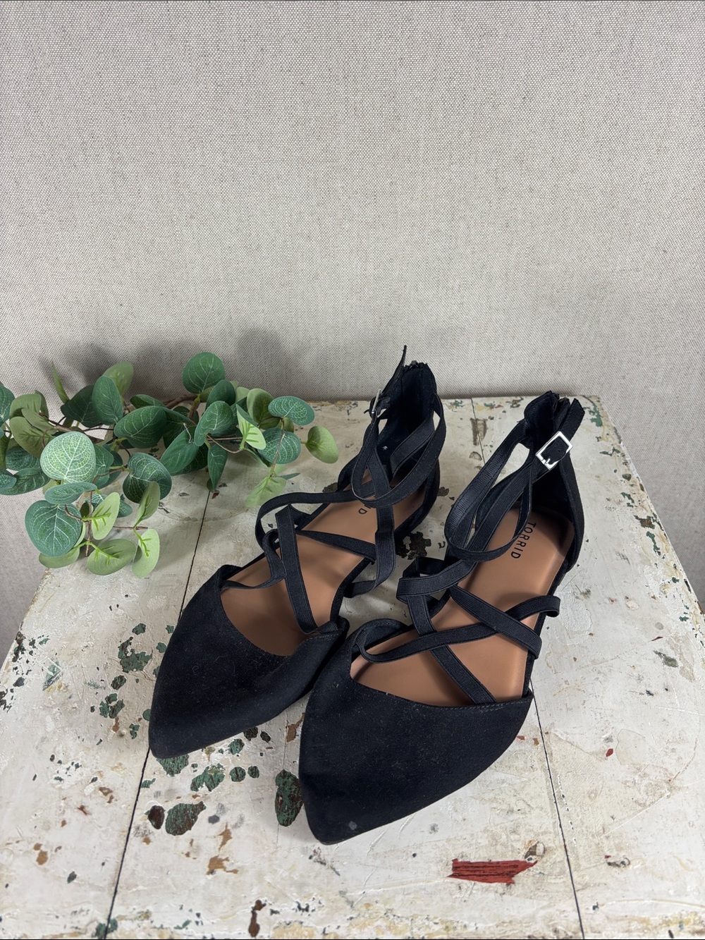 torrid Black Pointed Toe Crisscross Flats